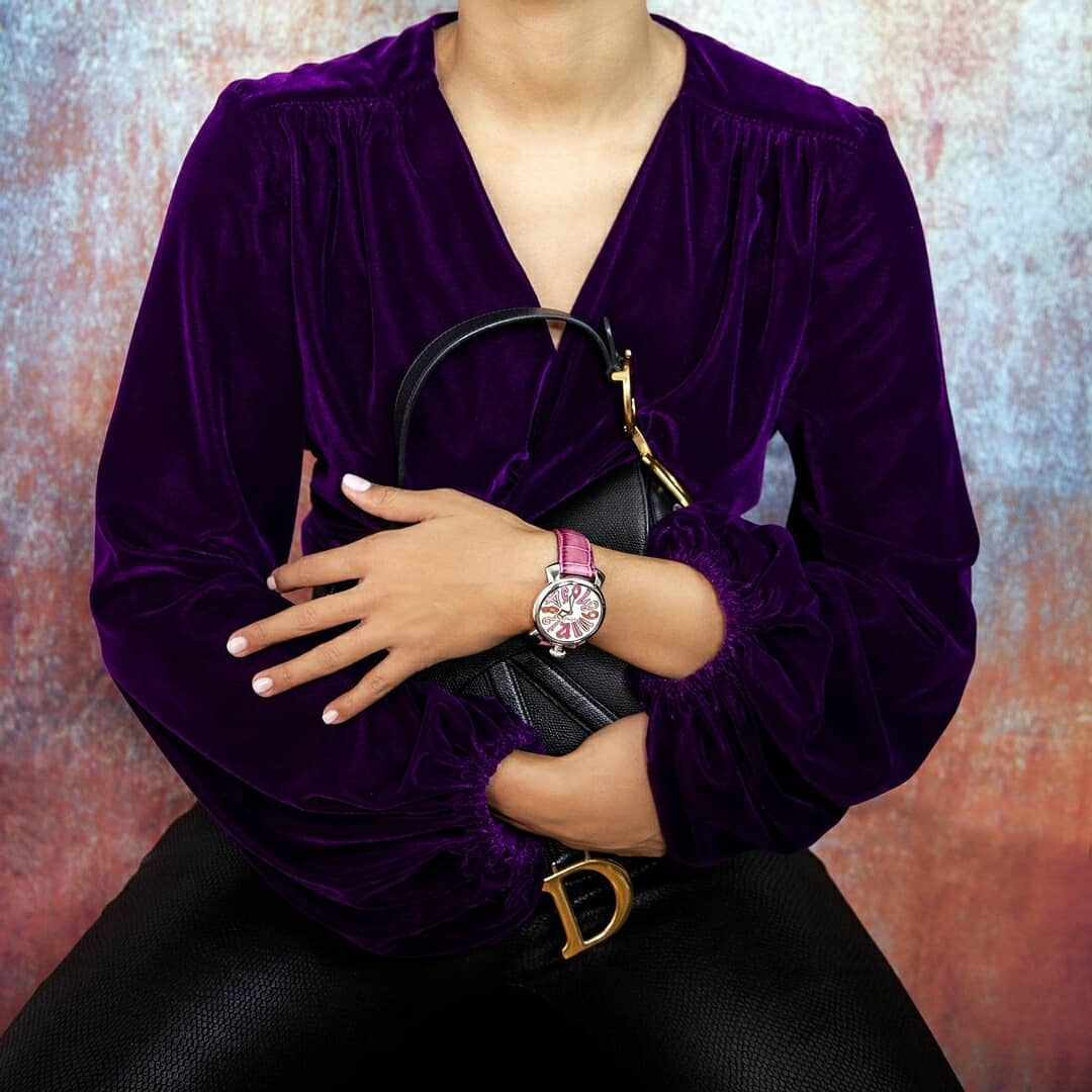 GaGà Milano Mother of Pearl Round Dial having a Silver Case with a Pink Leather Strap Watch for women - 5020MN06S0LAFX0