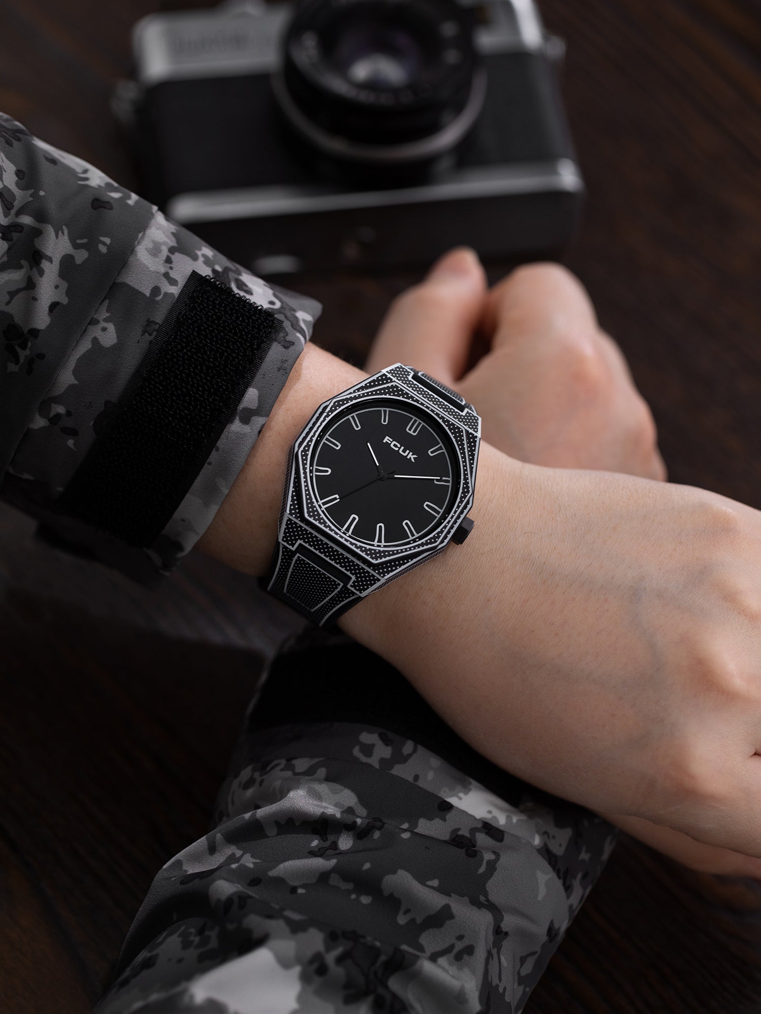 FCUK Escarp Quartz| Analog Display | Black Dial | Black Silicone Strap | Watch for men - FCMX09B